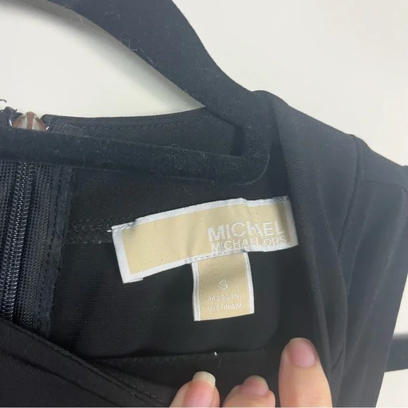 MICHAEL MICHAEL KORS SLEEVELESS CUT OUT TOP IN BLACK SIZE SMALL - Picture 10 of 10